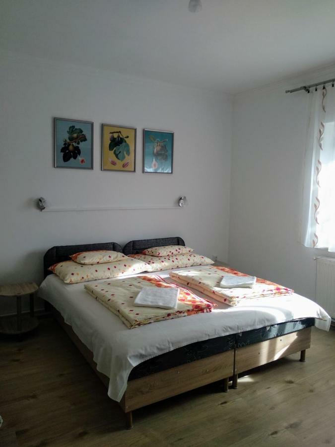 Hotel Füge Vendégház Miskolc Esterno foto