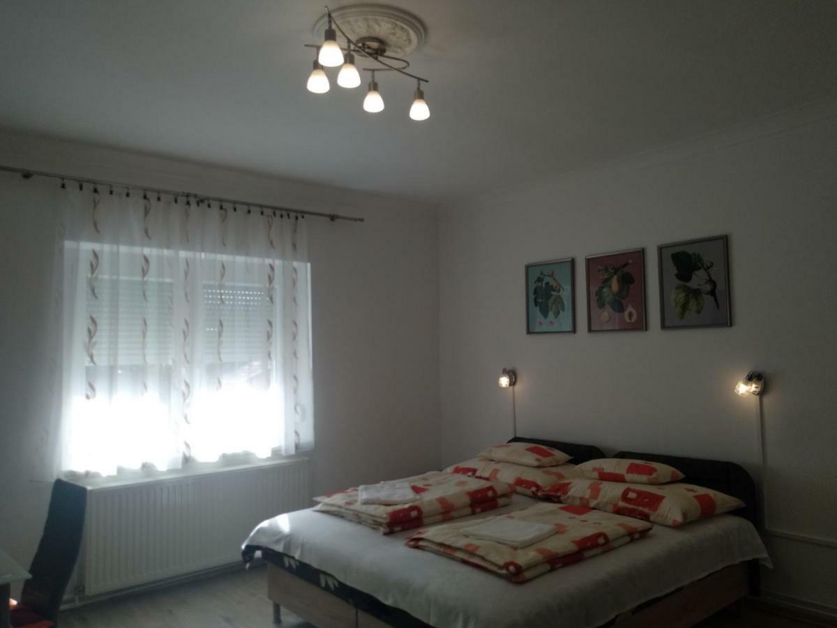 Hotel Füge Vendégház Miskolc Esterno foto