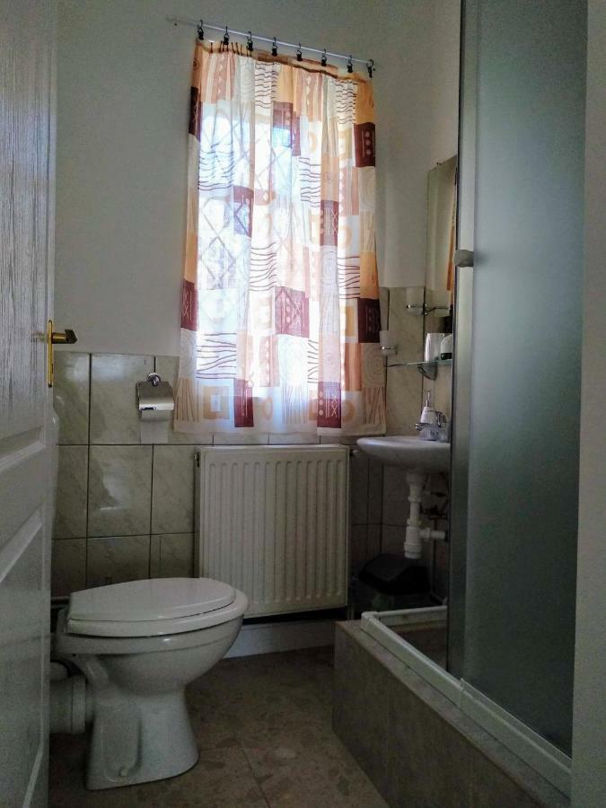 Hotel Füge Vendégház Miskolc Esterno foto
