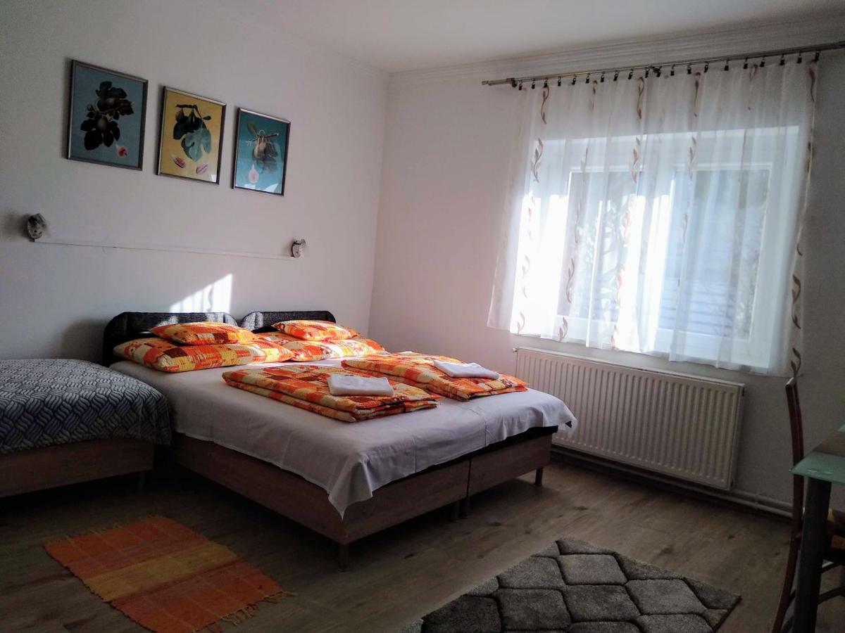 Hotel Füge Vendégház Miskolc Esterno foto
