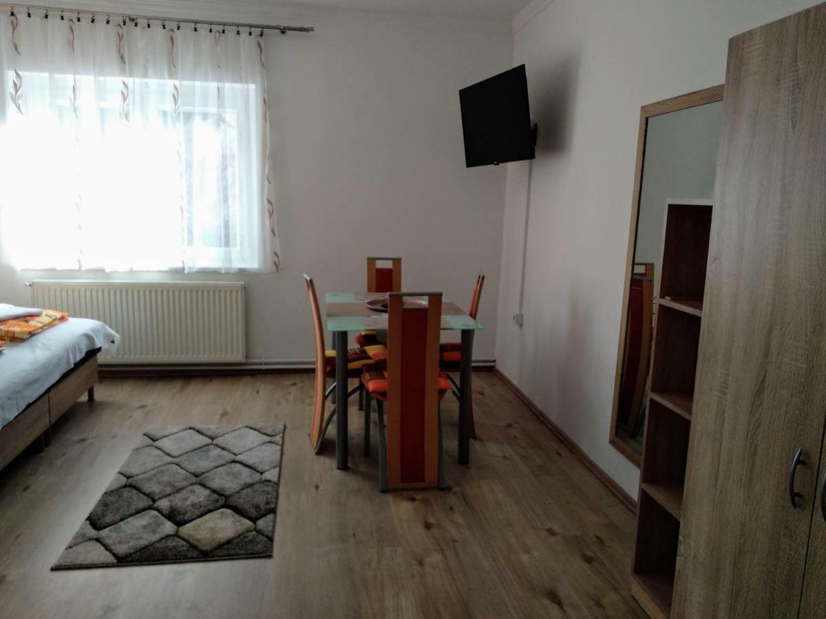 Hotel Füge Vendégház Miskolc Esterno foto